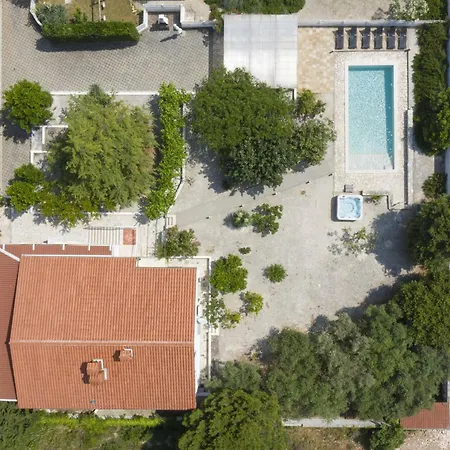 Donna - House For Relaxation With Pool, Sauna, Jacuzzi & Biliards, - Istra *