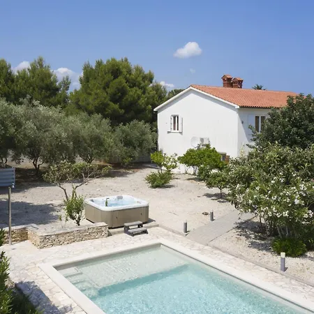 Donna - House For Relaxation With Pool, Sauna, Jacuzzi & Biliards, - Istra ヴィラ Ližnjan