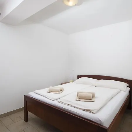Donna - House For Relaxation With Pool, Sauna, Jacuzzi & Biliards, - Istra Ližnjan