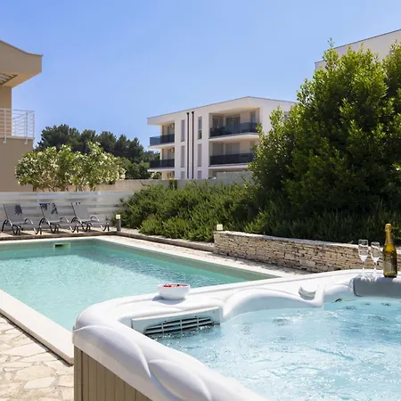 ヴィラ Donna - House For Relaxation With Pool, Sauna, Jacuzzi & Biliards, - Istra *