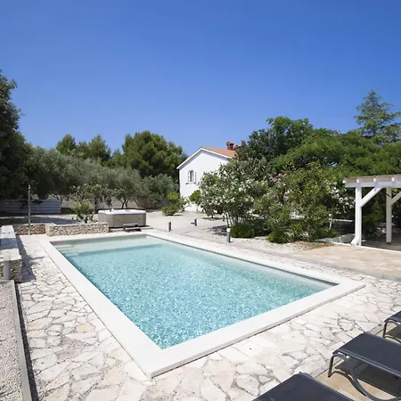 Donna - House For Relaxation With Pool, Sauna, Jacuzzi & Biliards, - Istra ヴィラ *
