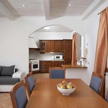 Donna - House For Relaxation With Pool, Sauna, Jacuzzi & Biliards, - Istra Ližnjan