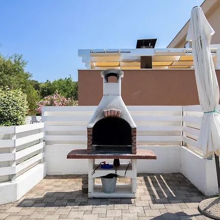 Donna - House For Relaxation With Pool, Sauna, Jacuzzi & Biliards, - Istra Villa