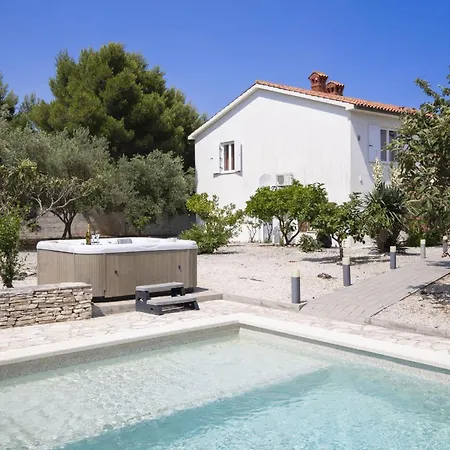 Donna - House For Relaxation With Pool, Sauna, Jacuzzi & Biliards, - Istra Villa *